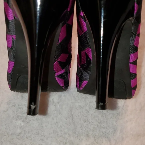 Stylish Pink and Black Women's Heels - Picture 8 of 8